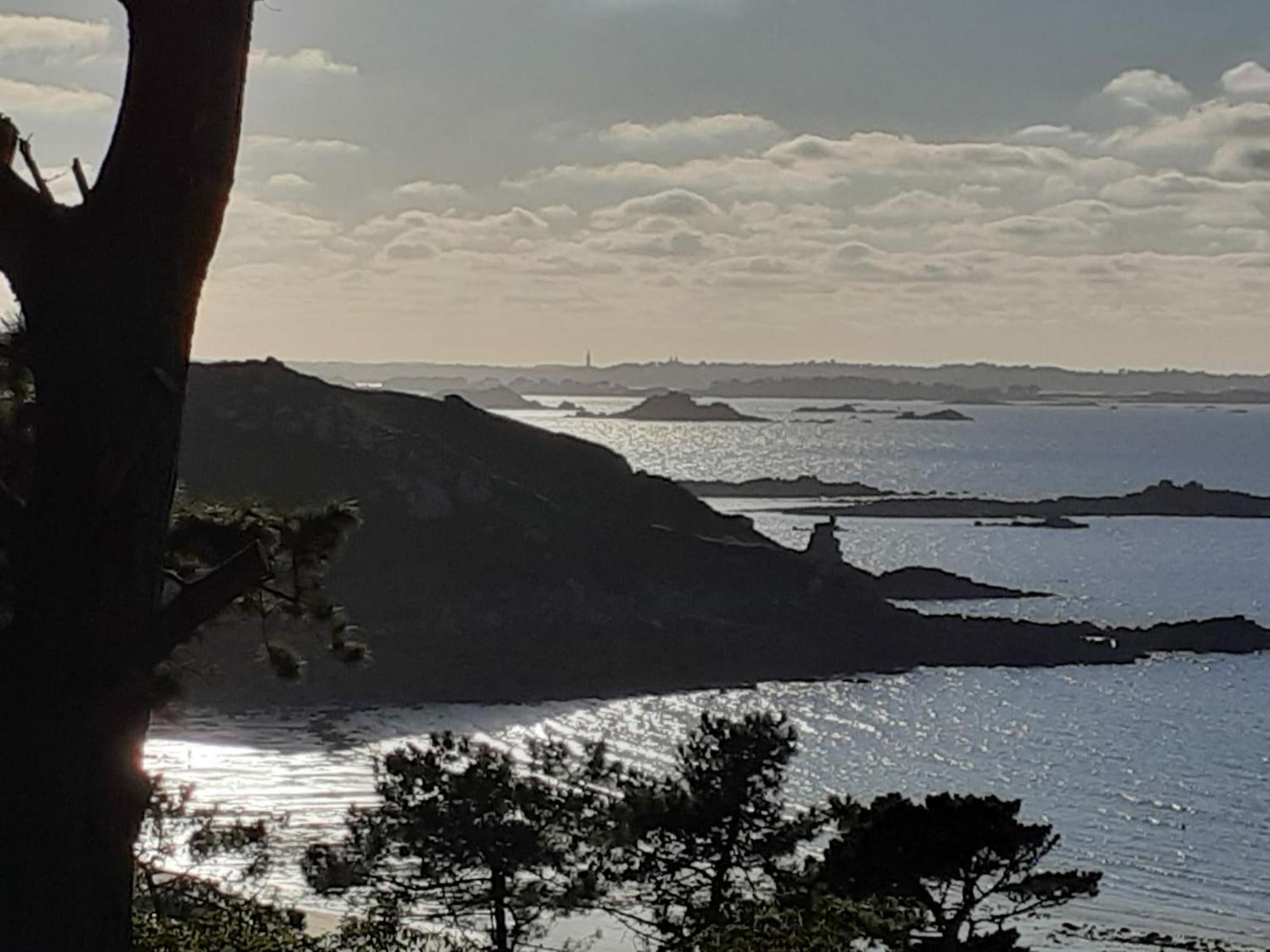 Maison Cosy Vue Mer A Guimaec Bagian luar foto
